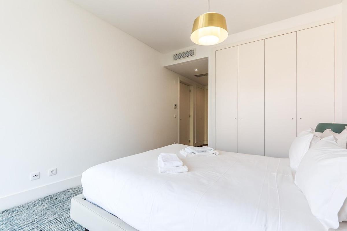 Alcantara Lovely With Balcony 2 Bdr With Ac Lisbon